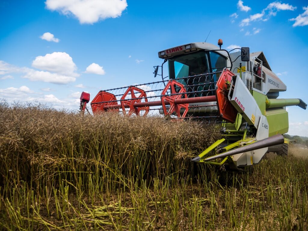 Photo rental of communal agricultural equipment