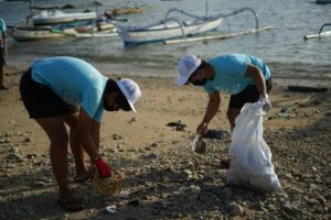 Photo river cleanup volunteer community